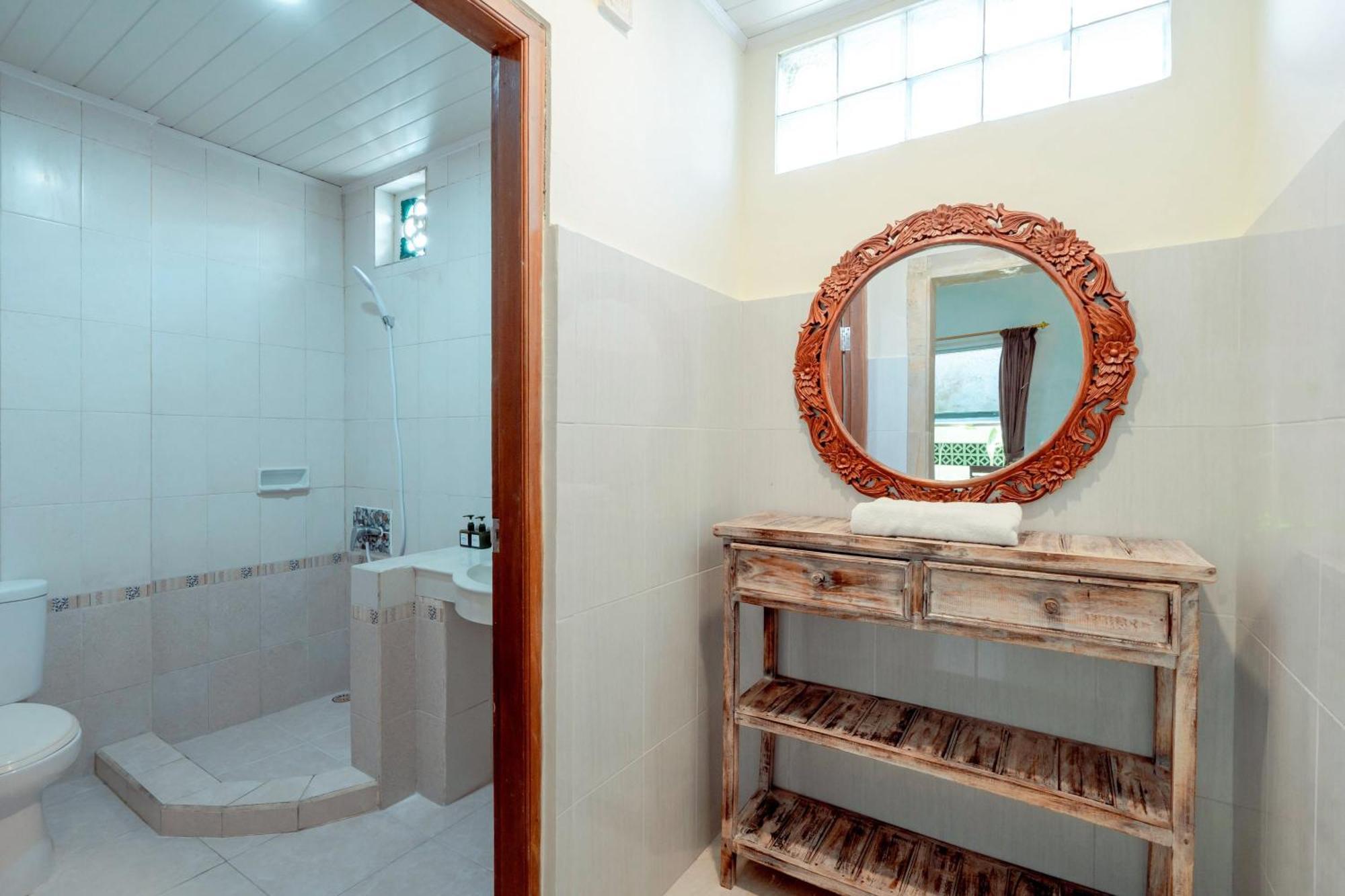 Urbanview Hotel Rasa Sayang Inn Tanjung Benoa Bali Kuta Selatan Extérieur photo